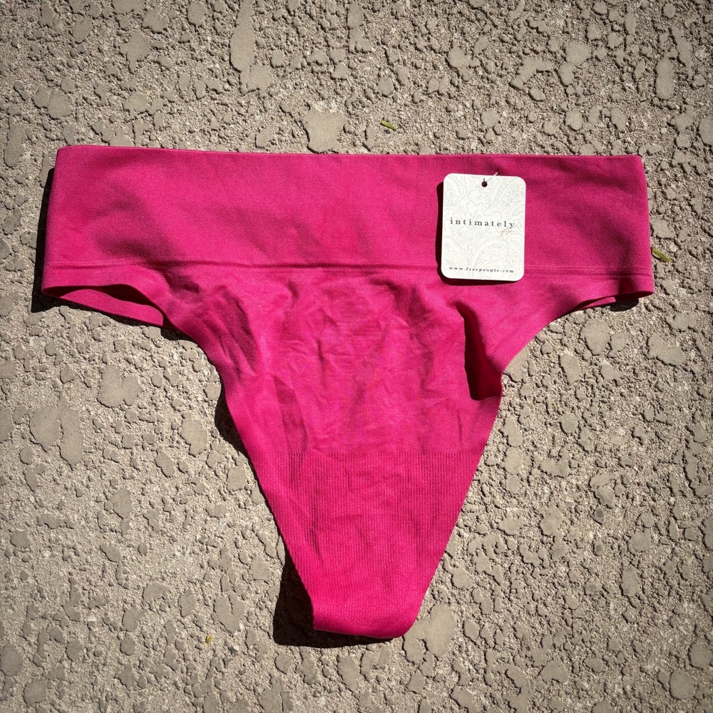 Intimately Free People Seamless Thong Pink Raspberry Panty Womens M/L NWT